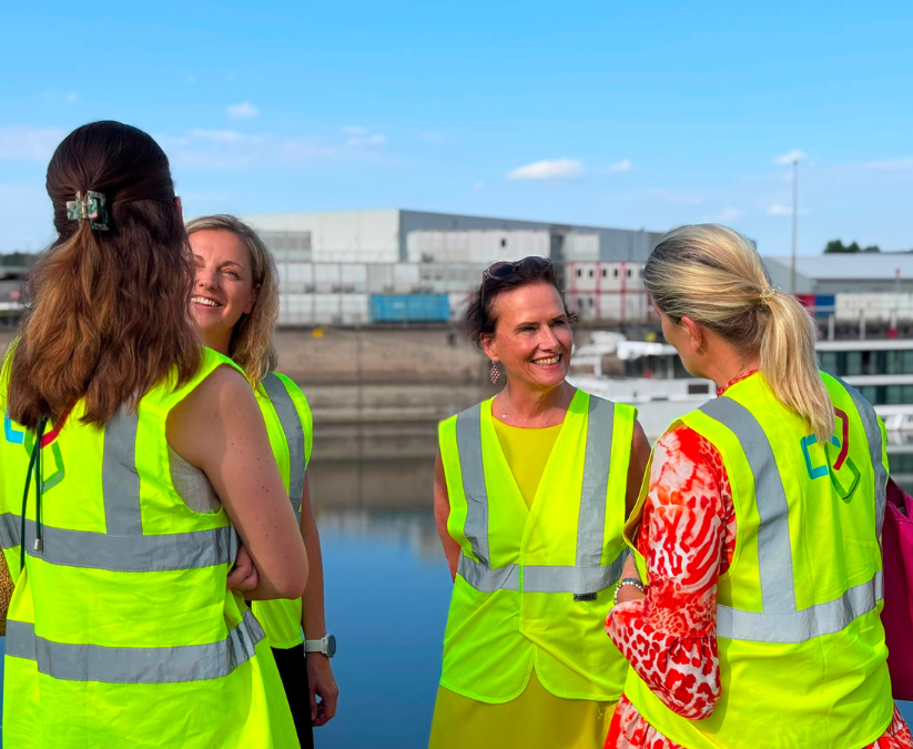 Verbindungen schaffen: Der IWF Alumnae Club zu Gast im Hafen Wien
